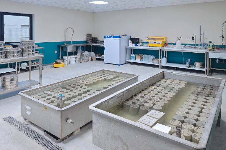 Les nouveaux locaux intègrent des surfaces de production accrues qui vont permettre d’optimiser les analyses. [©LD Contrôles]