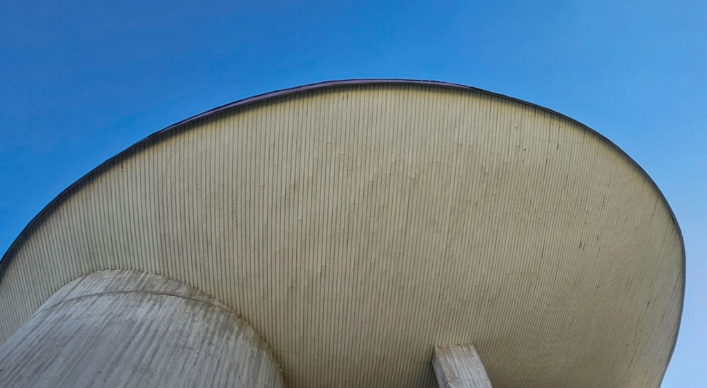 D’une capacité d’environ 600 places environ, l’église Sainte-Jeanne-d’Arc de Verdun se distingue par son plan ovoïde. [©Sophie Meier]