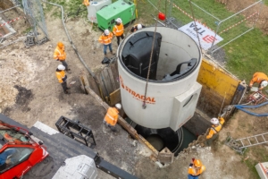 Le décanteur hydro-dynamique DDselect présente une emprise au sol extrêmement réduite, jusqu’à 10 fois moins volumineux qu’un décanteur lamellaire et 30 fois moins qu’un bassin de décantation. [©Stradal]