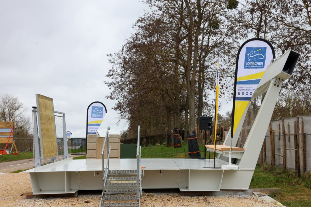 Un prototype de passerelle pour traverser la Loire