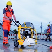 La nouvelle tronçonneuse Stihl GS 461 permet de découper le béton jusqu’à 40 cm de profondeur. 