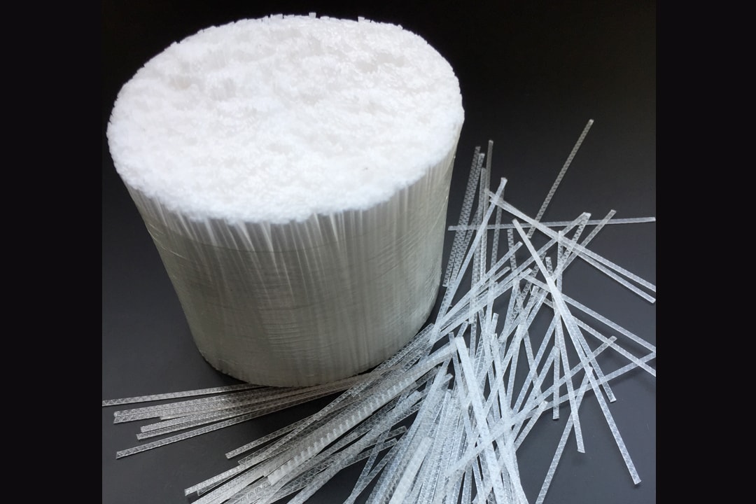 Avec les fibres SikaFiber Force-60, le béton projeté est renforcé dans sa masse et épouse les surfaces à traiter. [©Sika]