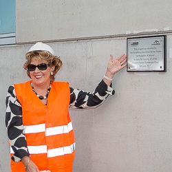 Son excellence l’ambassadrice d’Irlande a inauguré une plaque commémorative, le 9 juin dernier, sur le site d’Ecocem France, à Dunkerque, dans le Nord. [©ACPresse]