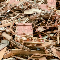 signant “l’Engagement pour la croissance verte (ECV) relatif à la valorisation des déchets de bois”, l’industrie cimentière souhaite augmenter de 90 % la quantité de déchets de bois utilisée dans les processus de production du ciment à l’horizon 2020. [©Federec]