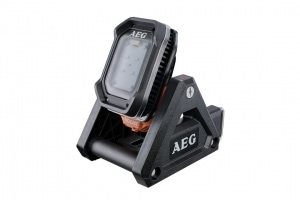 Pratique et ergonomique, la lampe BFL 18X à tête pivotante peut se détacher du support pour devenir une lampe d’inspection. [©AEG]