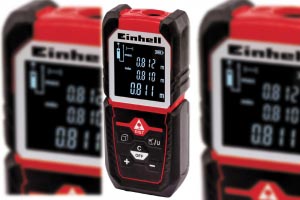 Dans sa version 50 m, le télémètre laser d’Einhell TC-LD 50 permet de mesurer les longueurs, et de calculer les surfaces et les volumes. [©Einhell]