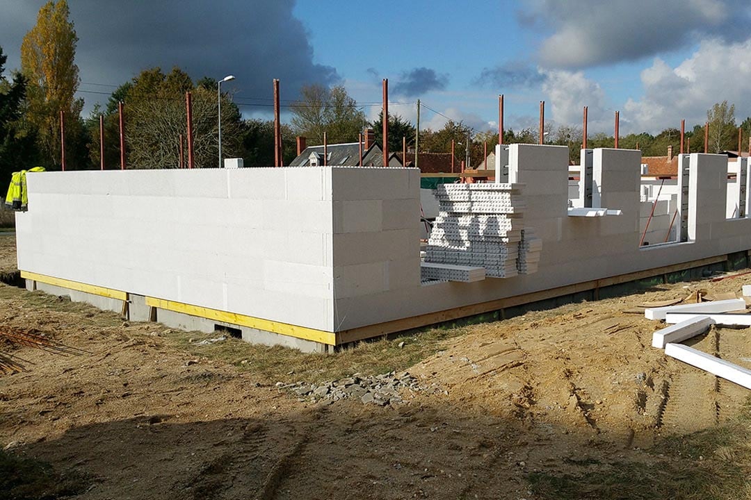 Une maison construite avec Lecobloc, un système constructif à double isolation signé France Bâti Innovation. [©France Bâti Innovation]