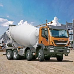 Nouveau Stralis X-Way en version porte-malaxeur. [©Iveco]