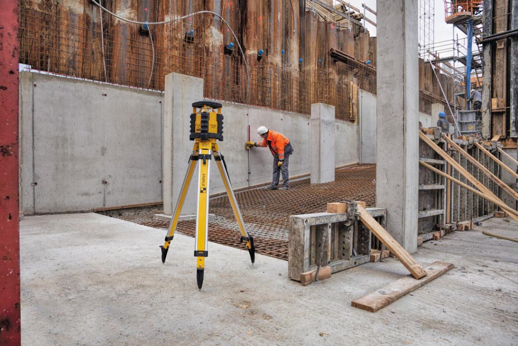 Le LAR 350 est un laser de pente 2 axes, intégralement automatique pour le nivellement horizontal et vertical. [©Stabila]