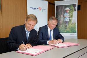 Signature partenariat Vinci Construction France / OPPBTP Nanterre. 92050. 8 juillet 2015.