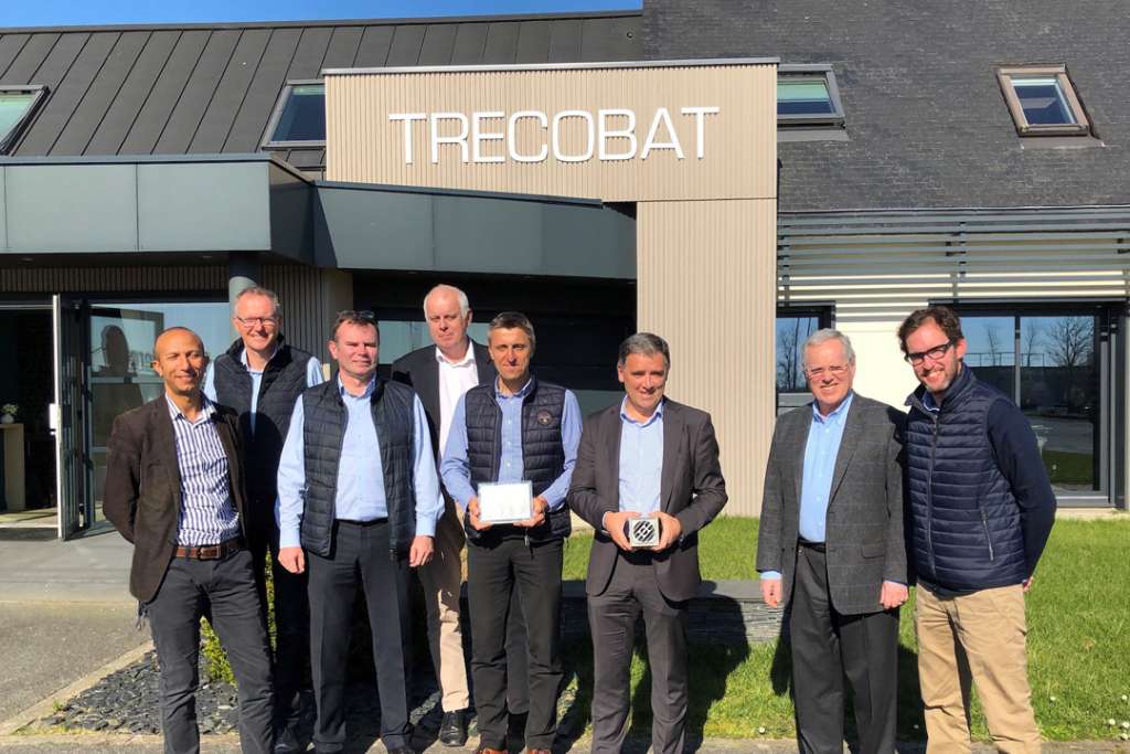 Les équipes de Trecobat ont reçu le premier prix du concours SNBPE “Bâtiment durable E+C-” pour une maison témoin à Guipavas (29). [©Trecobat]