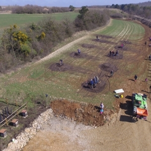 Journée de plantation sur la carrière Vicat de Maizières (54), le samedi 24 mars. [© Photo de drones prise par M. Mougeot]