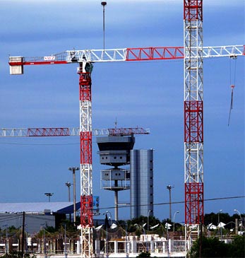 Les grues à tour rejoignent le DLR
